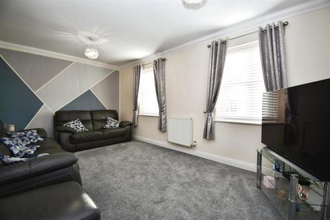 4 bedroom end of terrace house for sale, Pools Brook Park, Kingswood, Hull