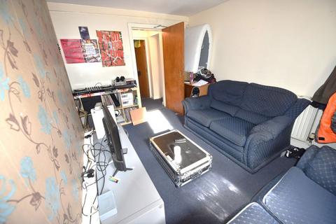 2 bedroom flat to rent, Kensington Terrace