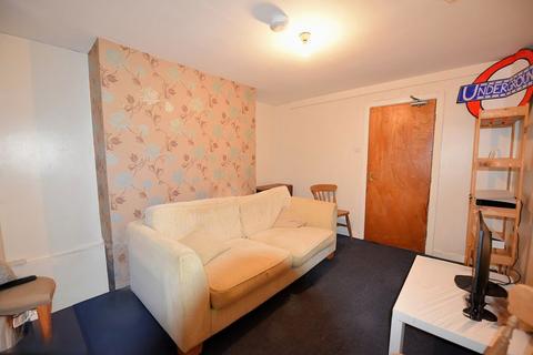 2 bedroom flat to rent, Kensington Terrace