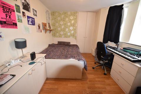 2 bedroom flat to rent, Kensington Terrace