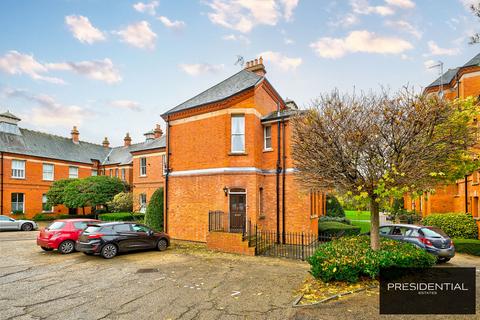 1 bedroom semi-detached house for sale, Woodford Green IG8