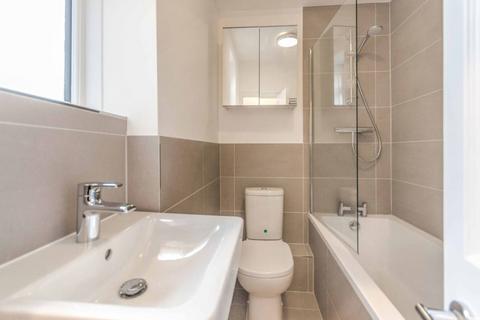 2 bedroom flat to rent, Pentonville Road, Angel, London, N1