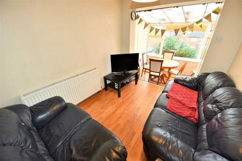 5 bedroom house to rent, Howden Place