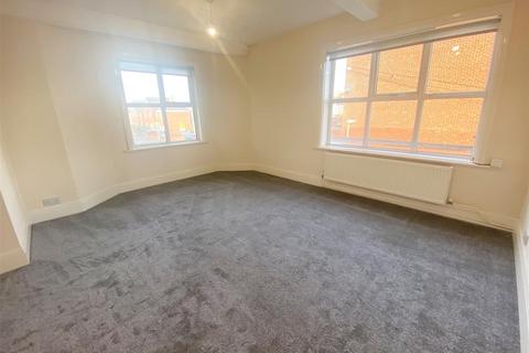 3 bedroom flat to rent, Sedlescombe Road North, St Leonards On Sea