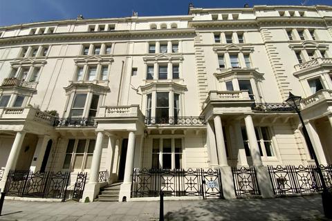 1 bedroom flat to rent, Palmeira Square, Hove