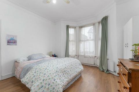 3 bedroom terraced house to rent, Dewey Street, London SW17