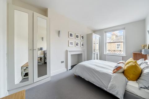 2 bedroom flat for sale, High Street, Hampton Wick, KT1