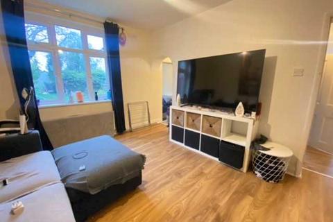 Studio to rent, Boston Road, Hanwell