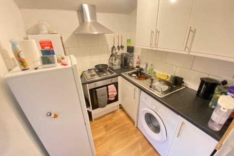 Studio to rent, Boston Road, Hanwell