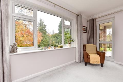 2 bedroom flat for sale, Harestone Valley Road, Caterham, Surrey