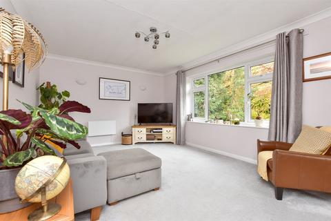 2 bedroom flat for sale, Harestone Valley Road, Caterham, Surrey