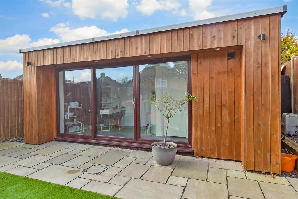 Workshop/Outbuildings