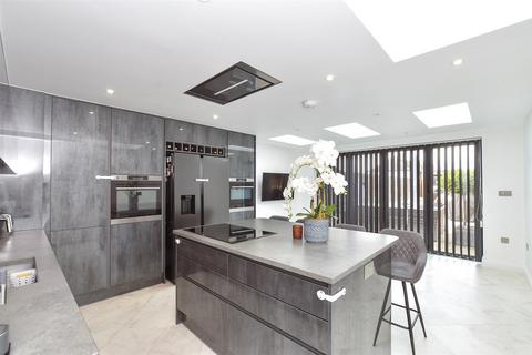 13 Boston Road, Portsmouth, PO6 3LG