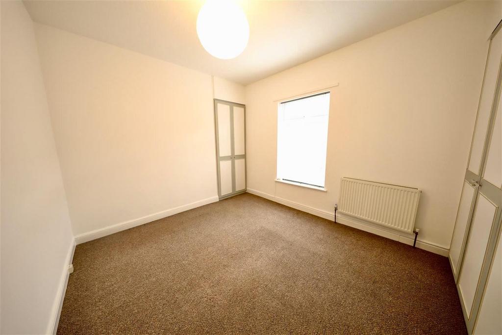 3 Beresford - Bed 1.jpg