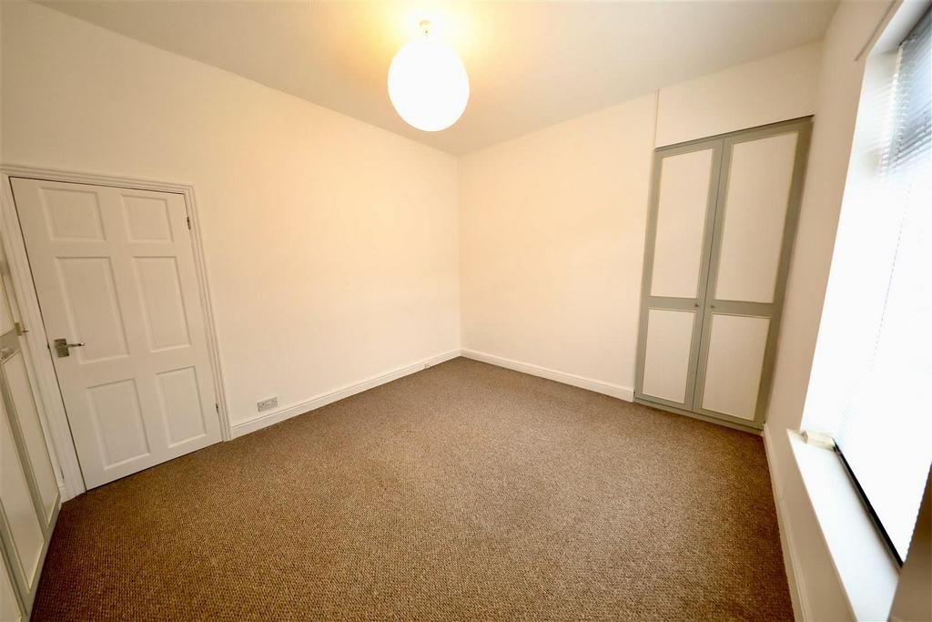 3 Beresford - Bed 1b.jpg