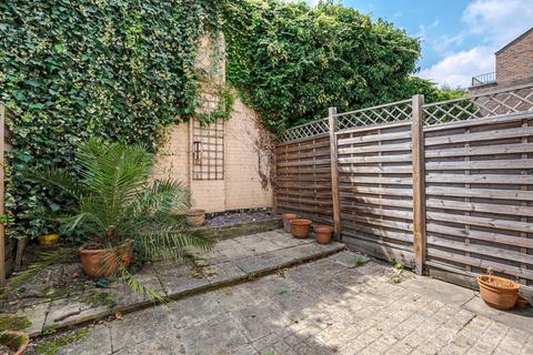 2 bedroom terraced house to rent, USBORNE MEWS, SW8