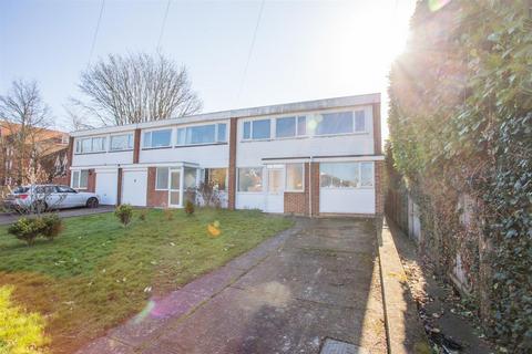 3 bedroom end of terrace house to rent, Cowdrey Place, Canterbury, CT1