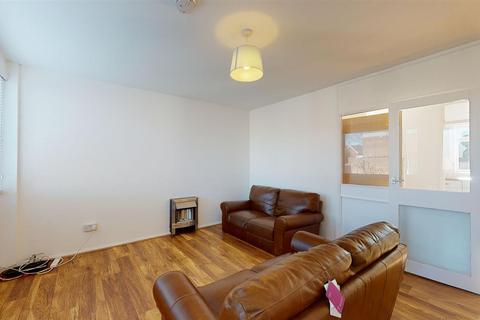 3 bedroom end of terrace house to rent, Cowdrey Place, Canterbury, CT1