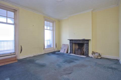 2 bedroom apartment for sale, Lewis Crescent, Cliftonville, CT9