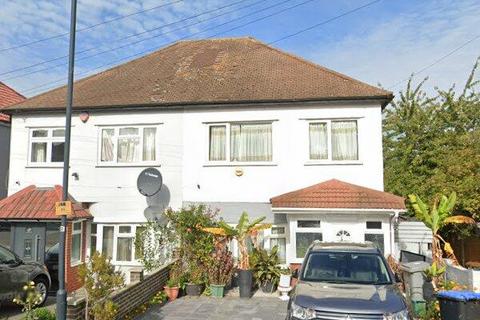 6 bedroom semi-detached house to rent, Rannock Avenue, London NW9