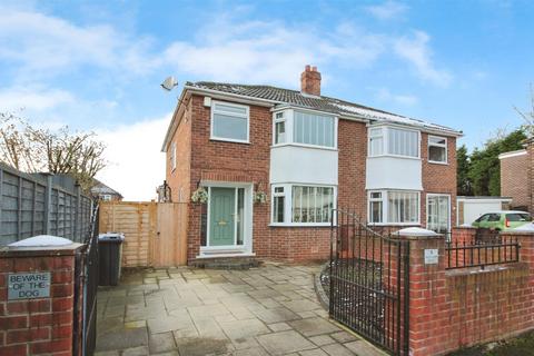 3 bedroom semi-detached house for sale, Richmond Court, Leeds LS26