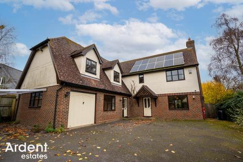 5 bedroom detached house for sale, The Street, Bradwell