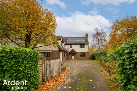 5 bedroom detached house for sale, The Street, Bradwell