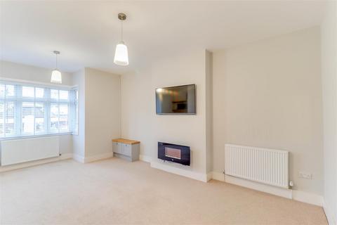 2 bedroom apartment to rent, High Street, Cranleigh GU6