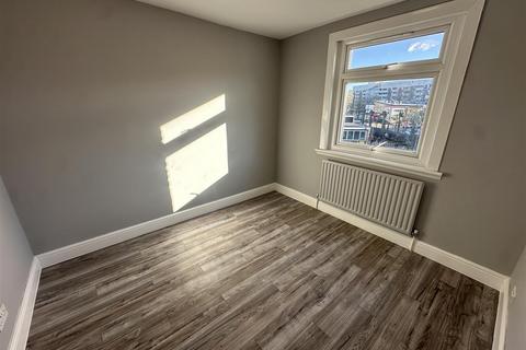 1 bedroom in a house share to rent, Rendlesham Road, Hackney