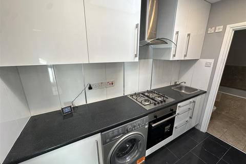 1 bedroom in a house share to rent, Rendlesham Road, Hackney