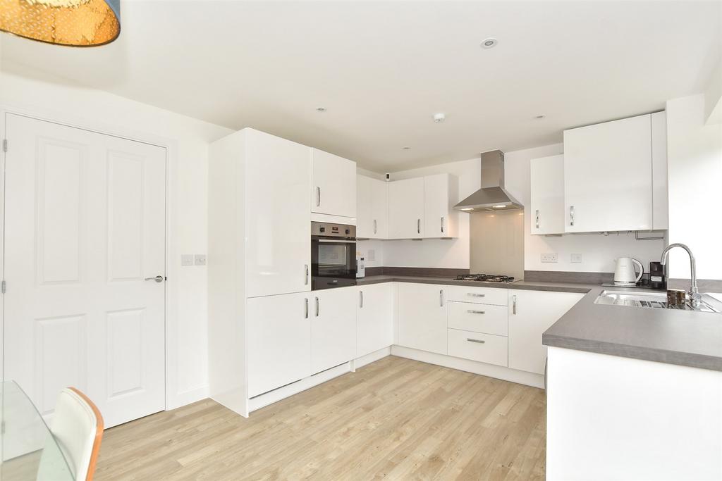 Kitchen/ Dining Room