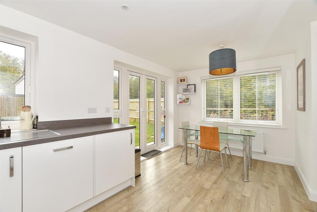 Kitchen/ Dining Room