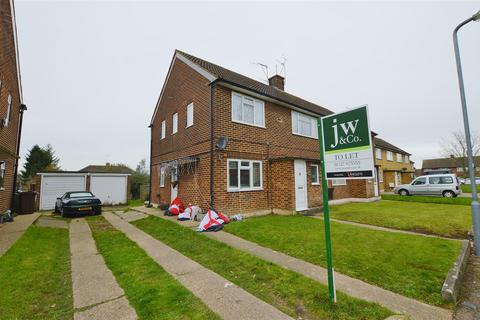 2 bedroom maisonette to rent, Meadow Close, St. Albans