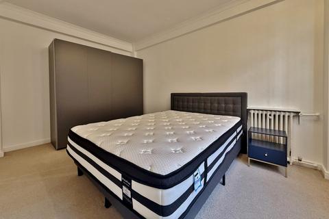 2 bedroom flat to rent, Latymer Court, Hammersmith Road, Hammersmith, W6