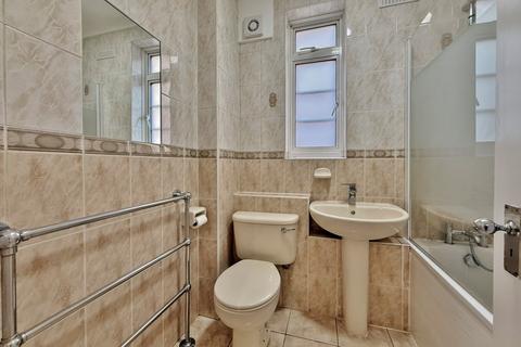 2 bedroom flat to rent, Latymer Court, Hammersmith Road, Hammersmith, W6