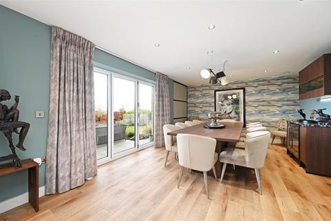 4 bedroom detached house for sale, Clifton Court, Dronfield