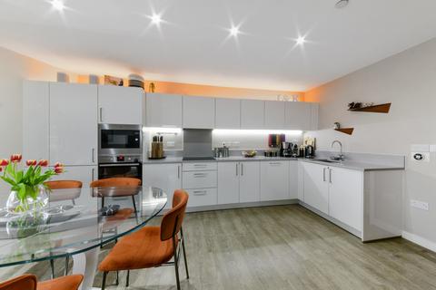 3 bedroom flat for sale, Kingfisher Heights, Bramwell Way, London, E16