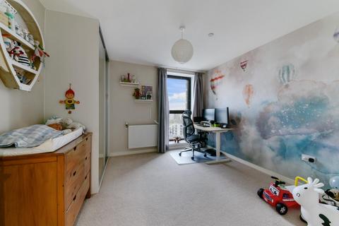 3 bedroom flat for sale, Kingfisher Heights, Bramwell Way, London, E16