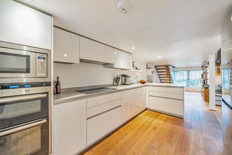 3 bedroom flat for sale, Cormont Road, London SE5