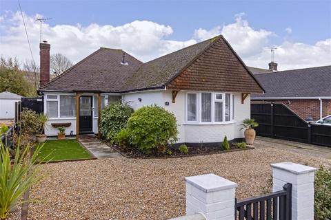 2 bedroom detached bungalow for sale, Frobisher Way, Goring