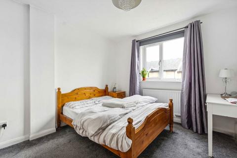 2 bedroom flat to rent, Abbeyfields Close, London NW10