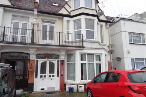 2 bedroom flat to rent, Cobham Road, Westcliff On Sea