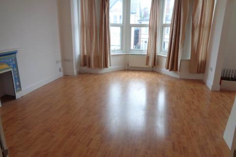 2 bedroom flat to rent, Cobham Road, Westcliff On Sea