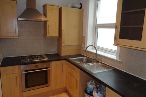 2 bedroom flat to rent, Cobham Road, Westcliff On Sea