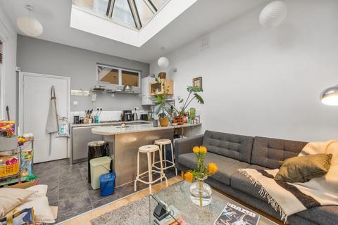 1 bedroom flat for sale, Albion Road, London, N16