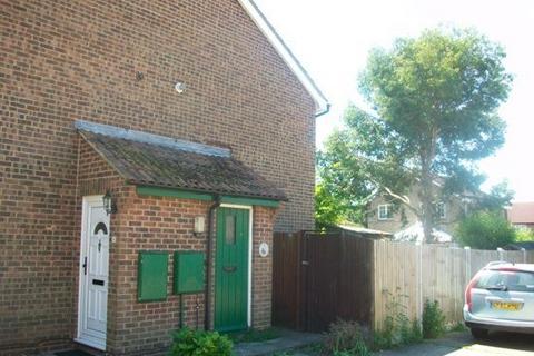 1 bedroom cluster house to rent, Tay Close, Chatham ME5