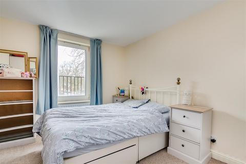 1 bedroom flat to rent, Chatsworth Lodge, Chiswick, W4