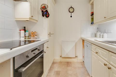 1 bedroom flat to rent, Chatsworth Lodge, Chiswick, W4