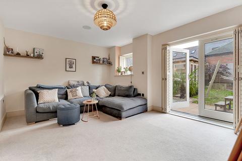 16 Auster Crescent, Rearsby, Leicester, LE7 4UE