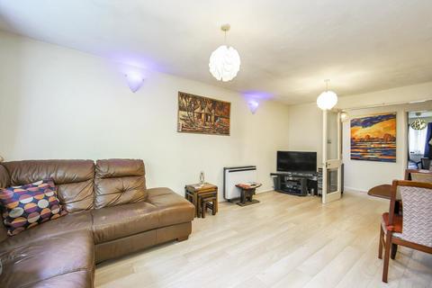 2 bedroom flat for sale, Kingfisher Way, London, NW10